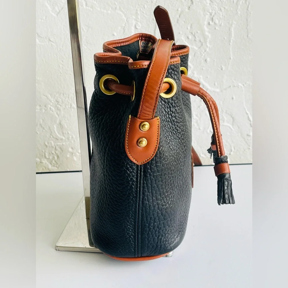 MINI VINTAGE DOONEY AND BOURKE CROSSBODY BUCKET BLACK /BRITISH TAN ♦️HOST PICK♦️ - Picture 14 of 16